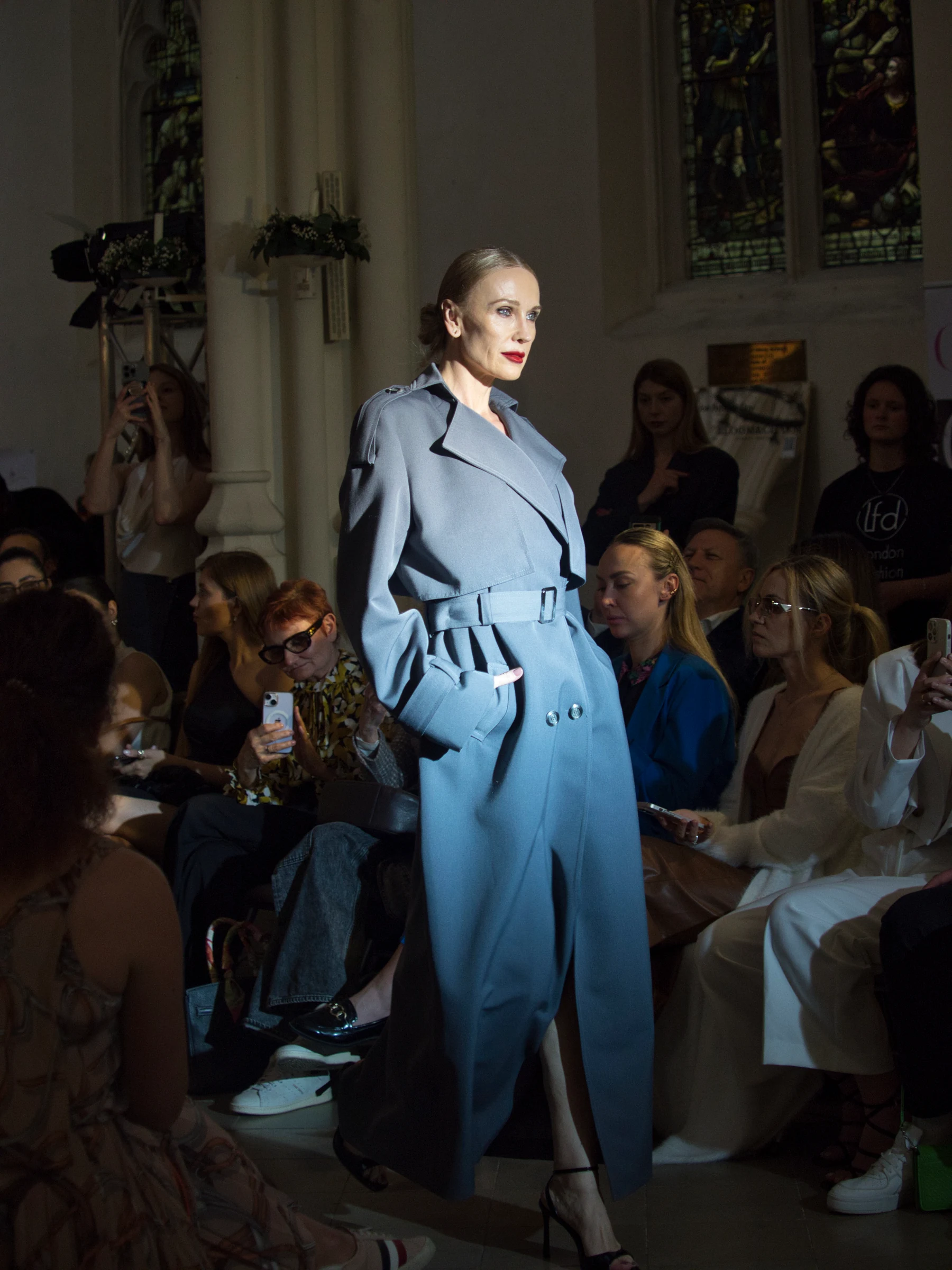 Runway model in dramatic silhouette with textile tension (P4261060)